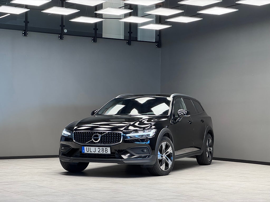 Volvo V60 Cross Country B4 AWD Advanced / Drag / Navi / Läder / HK / 3,99 Ränta