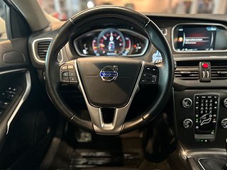 Volvo V40 D3 Momentum SoV/Dragkrok/P-sensorer/Nyservad/BT