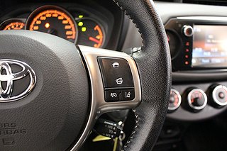 Halvkombi Toyota Yaris 14 av 19