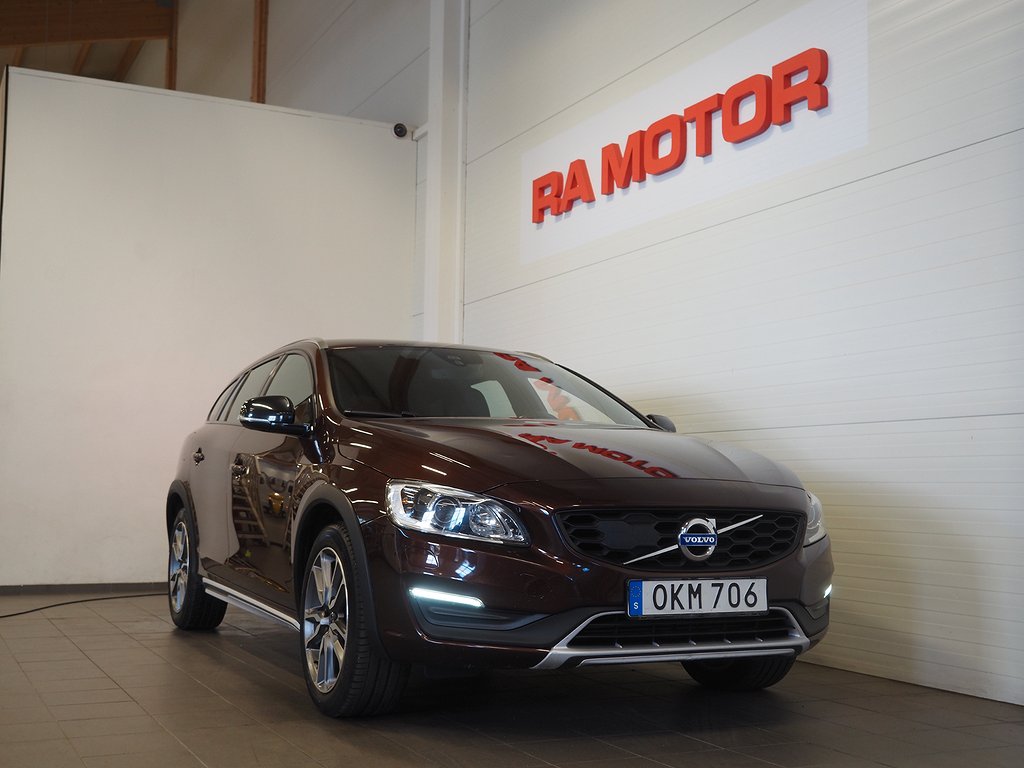 Volvo V60 Cross Country D4 AWD 190hk Summum | Drag | Skinn | 2017