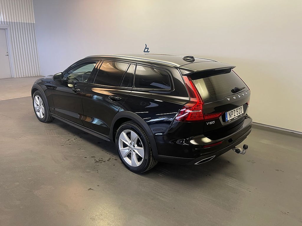 Volvo V60 Cross Country D4 AWD Advanced SE / Dragkrok / Tonade rutor / Navigatio...