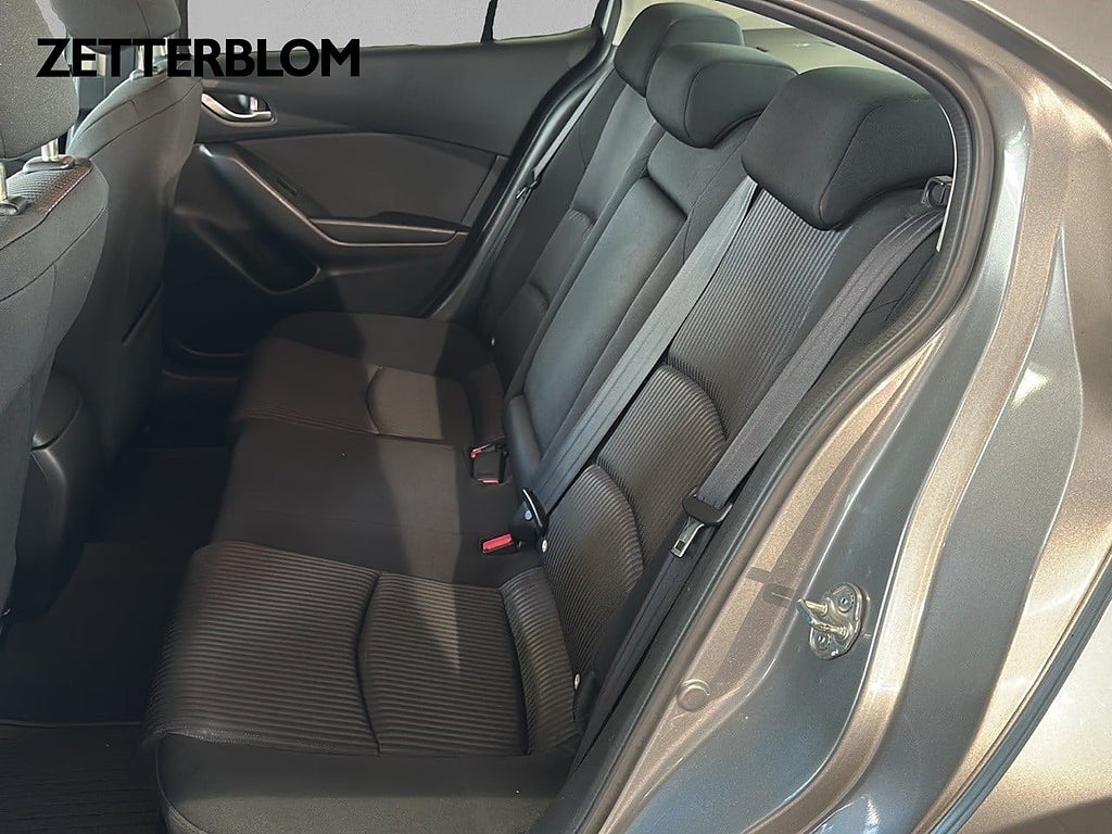 Sedan Mazda 3 9 av 16