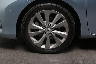 Halvkombi Toyota Auris 8 av 24