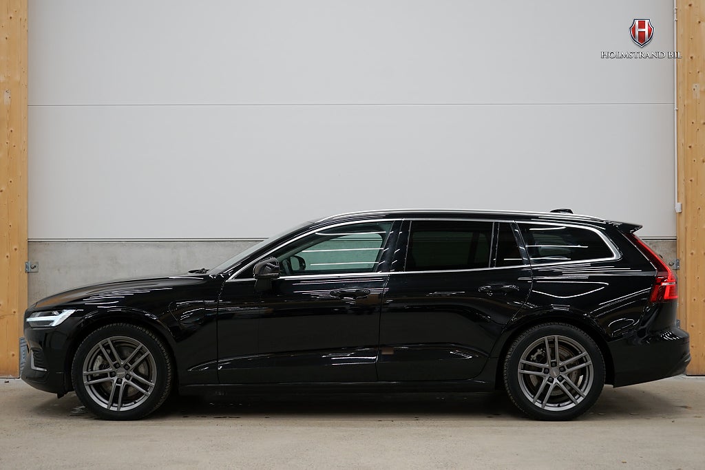 Volvo V60 Recharge T6 AWD Core Drag Pvärme Kamera Carplay Rattvär
