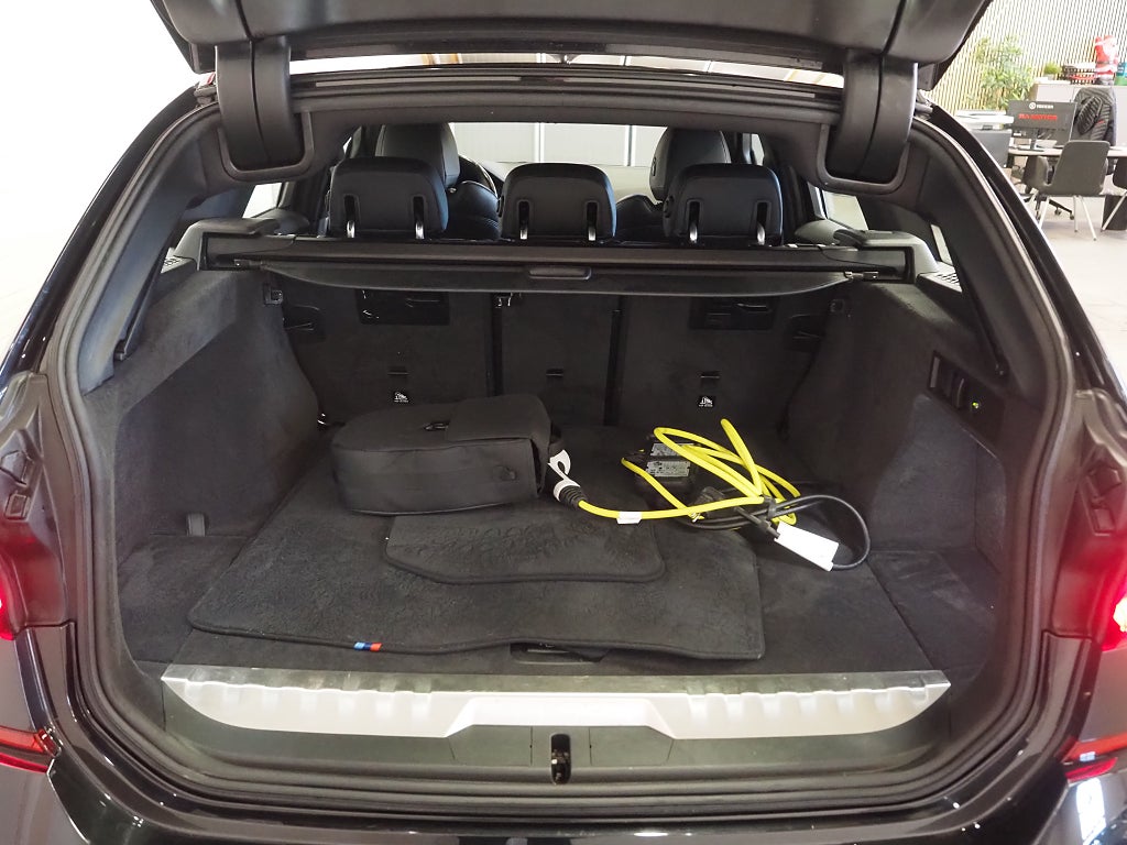 BMW 330e xDrive 292hk Touring  M-Sport |Drag|Navi|Kamera| 2021