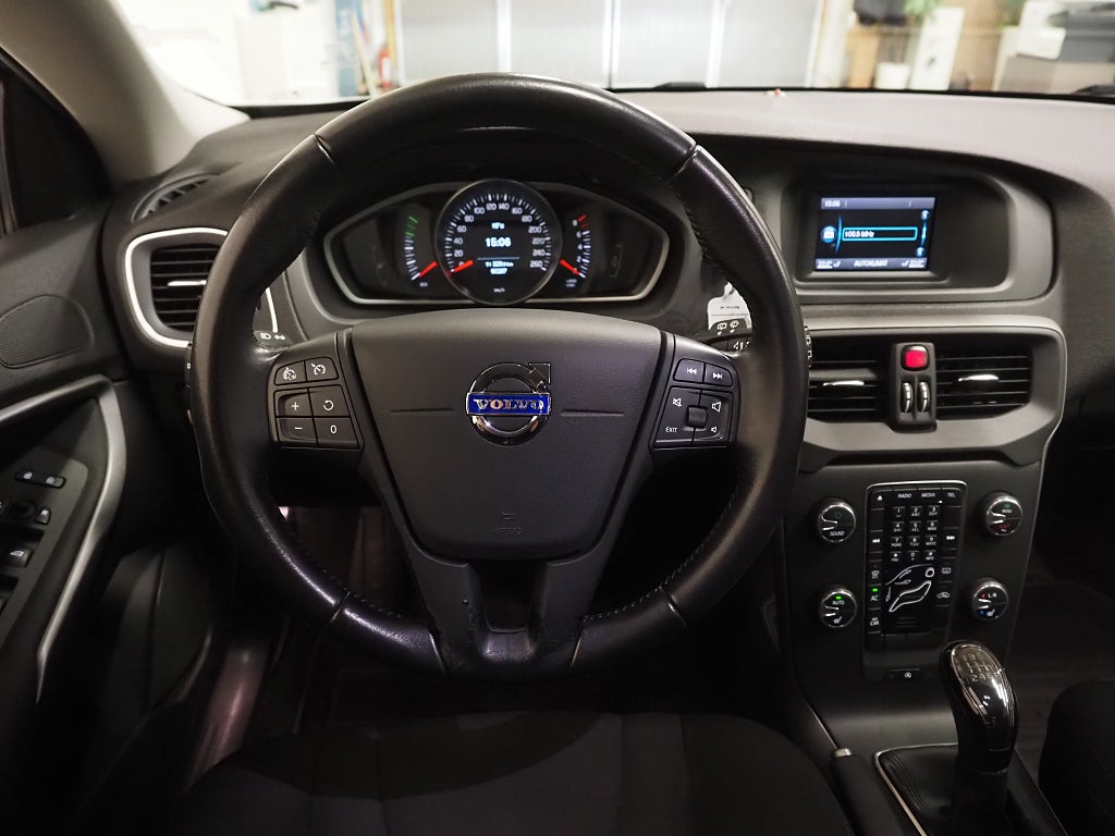 Volvo V40 T2 122hk Kinetic P-Värmare Kamrem bytt 2016