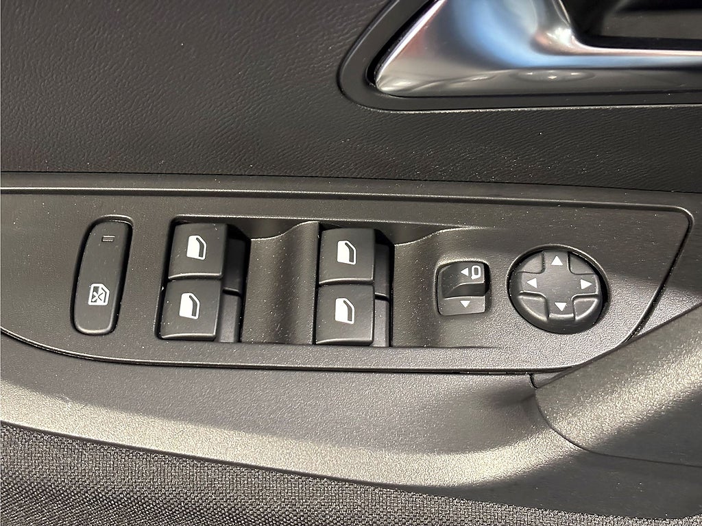 Bild på Peugeot 2008 Active Pack 1.2 PT 100hk - CARPLAY, BACKSENSORER