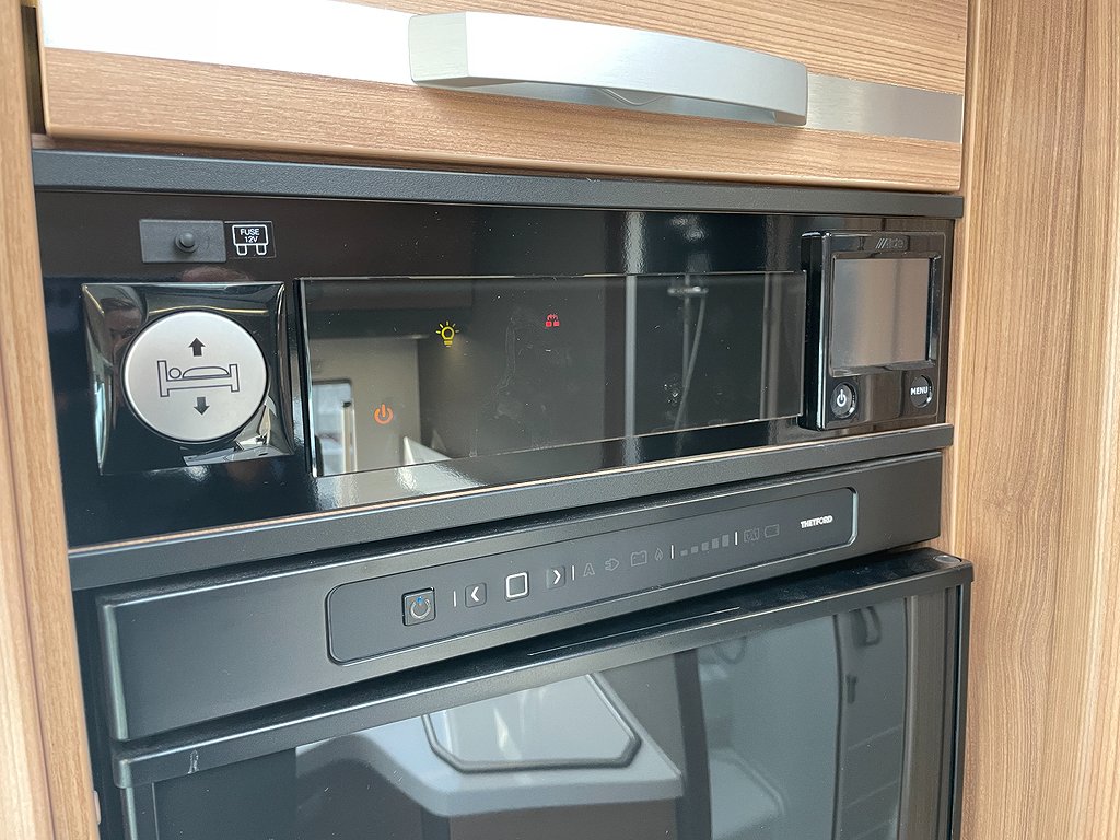 Adria Matrix 670 SC Nordkapp  / ALDE / Taksäng / 3500kg / 5bält / - Adria