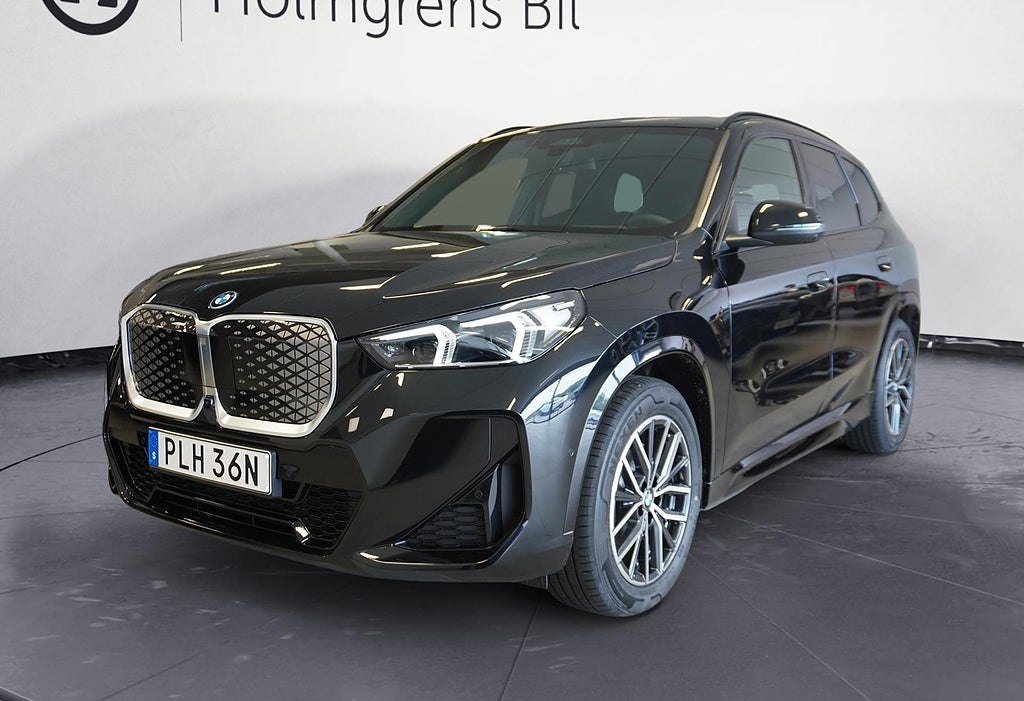 BMW iX1 xDrive30 M Sport Business Ed Drag HUD DA | Ränta 3,95%