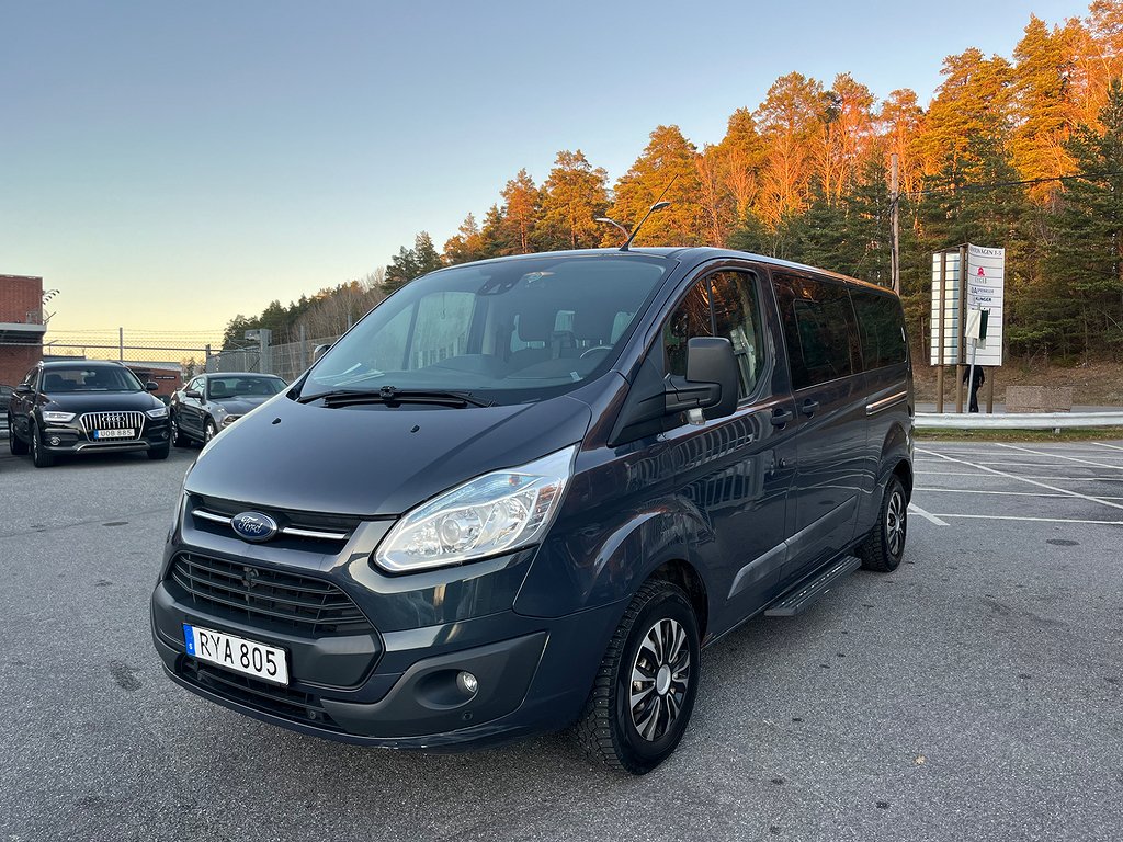 Ford Tourneo Custom 300 2.2 TDCi 155hk Ghia 9-sits 1 ägare