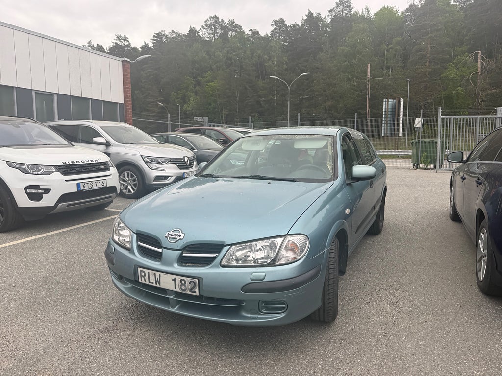 Nissan Almera 1.8 114hk dragkrok FYND Besiktigad med anmärkningar 