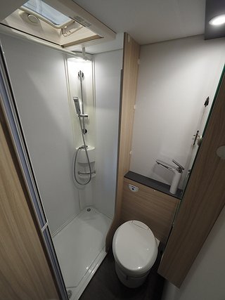 Husbil-alkov Sun Living A 75 DP 13 av 19
