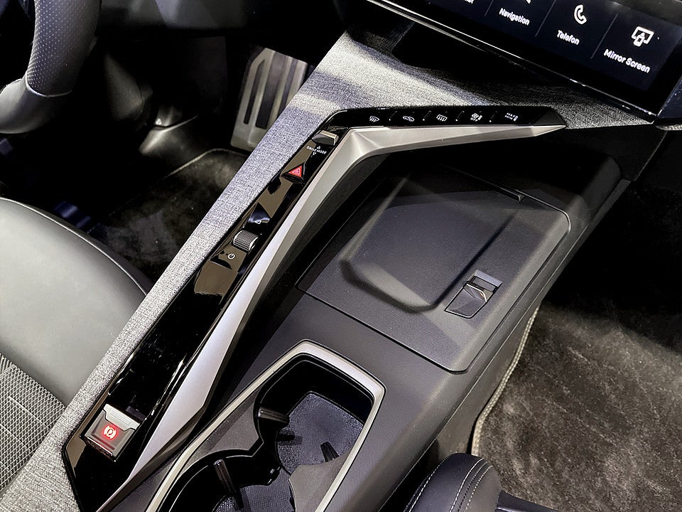 Bild på Peugeot 3008 GT Hybrid 145hk Aut B-KAMERA CARPLAY