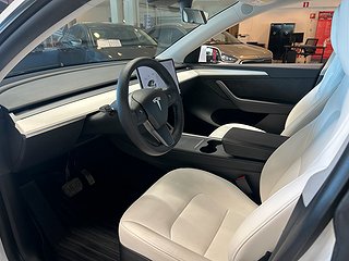 Tesla Model Y Long Range AWD 514hk/MOMS/Pano/Navi/M-värmare