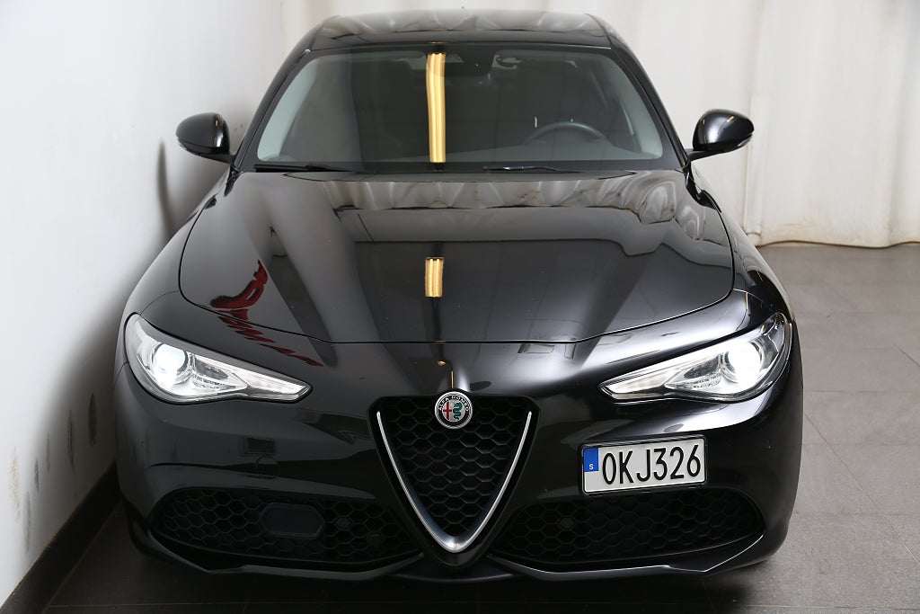 Alfa Romeo Giulia 2,0 Turbo 16V 280hk Q4 Veloce Drag Carplay B-Kamera 2018
