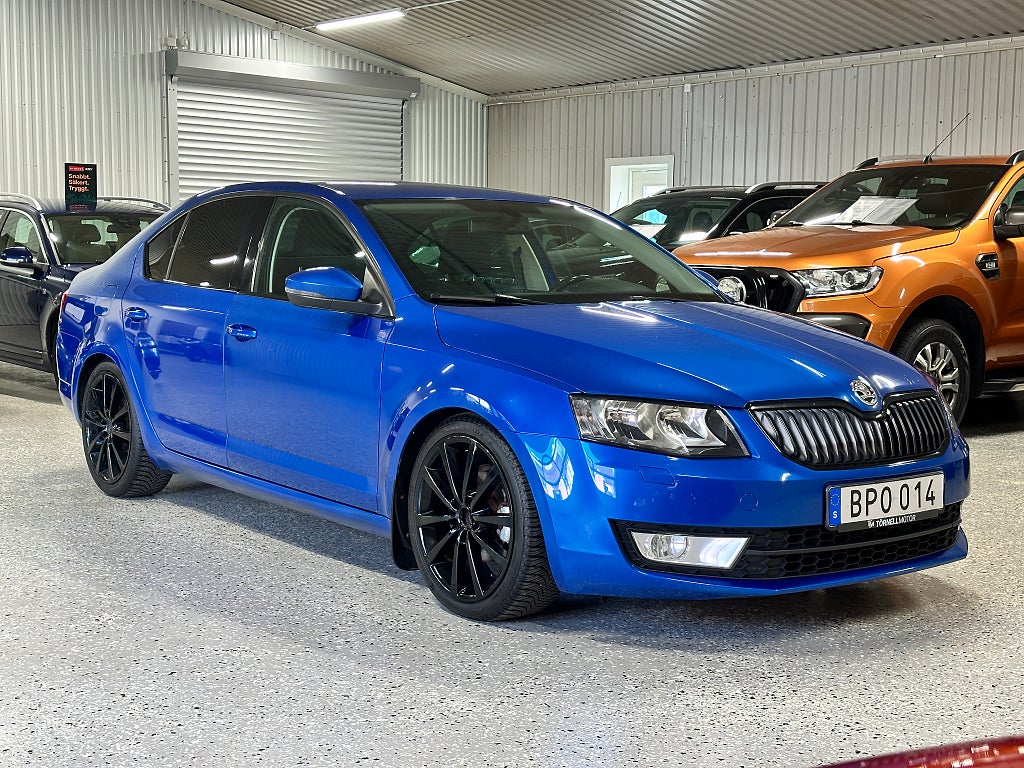 Skoda Octavia 1.6 TDI Ambition Euro 5 Kamrem Bytt Nya däck Ny bess