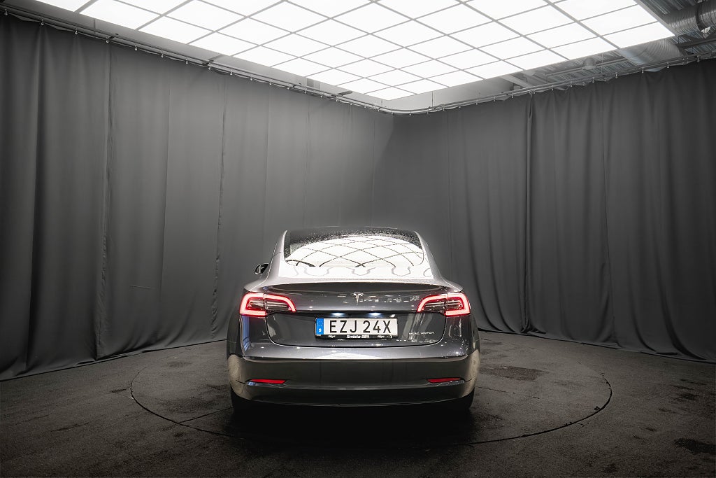 Tesla Model 3 Long Range AWD DRAG PANO LÄDER 1-ÄGARE MOMS
