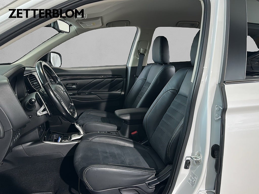 SUV Mitsubishi Outlander 11 av 14