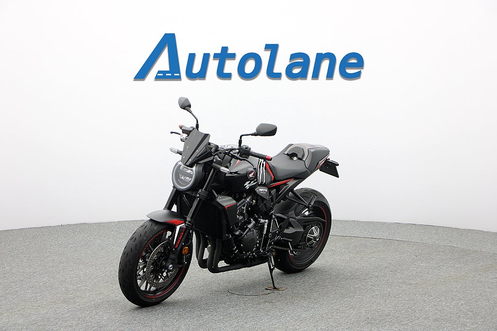 Honda CB1000R *Black Edition Leovince 472 mil!