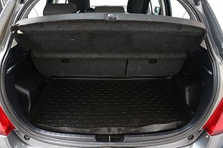 Halvkombi Toyota Yaris 23 av 25