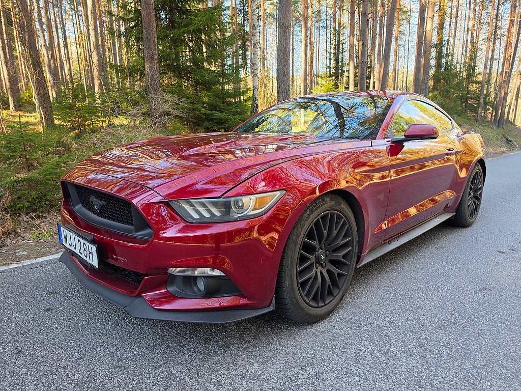 Ford Mustang EcoBoost SelectShift Ny besiktigad