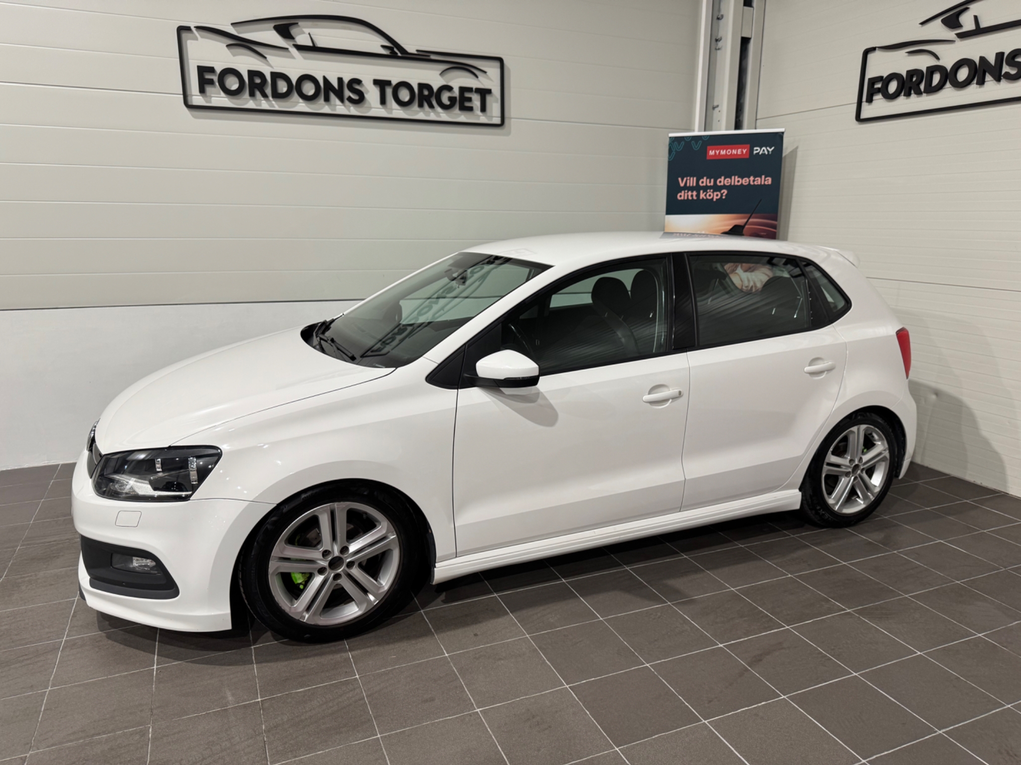 Volkswagen Polo 5-dörrar 1.2 TSI R-Line 2014, bild 4/45