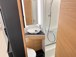 Husbil-alkov Adria CORAL XL 660 SL 20 av 21