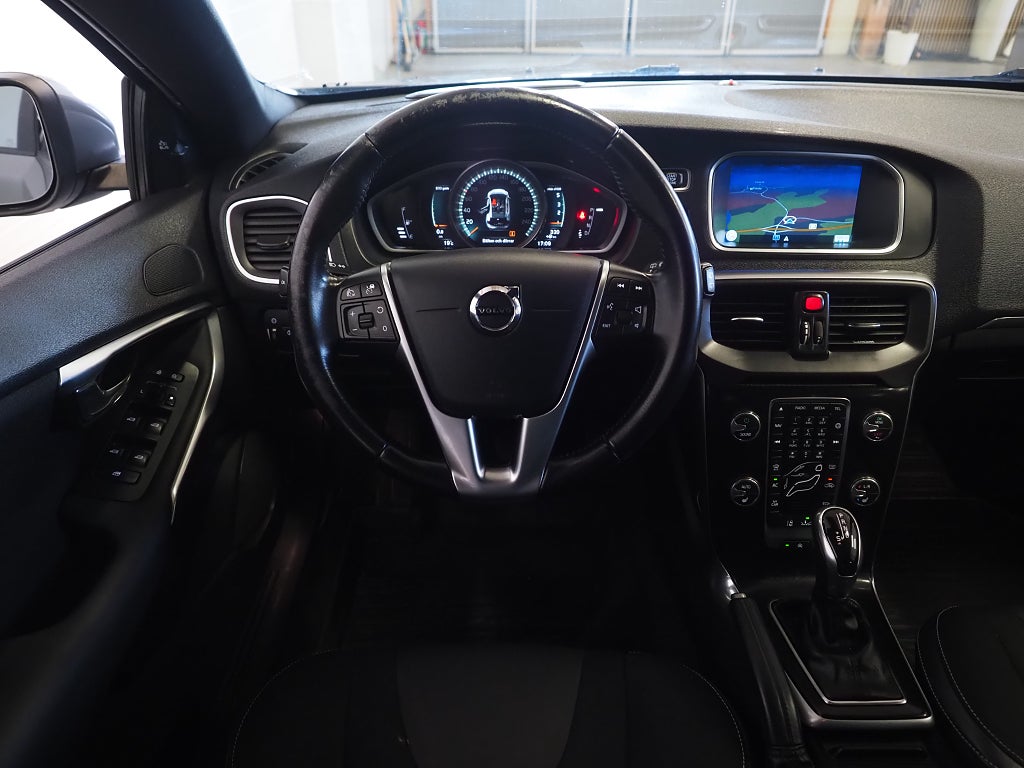 Volvo V40 D3 115hk Business Advanced Momentum | B-Kamera | VOC |