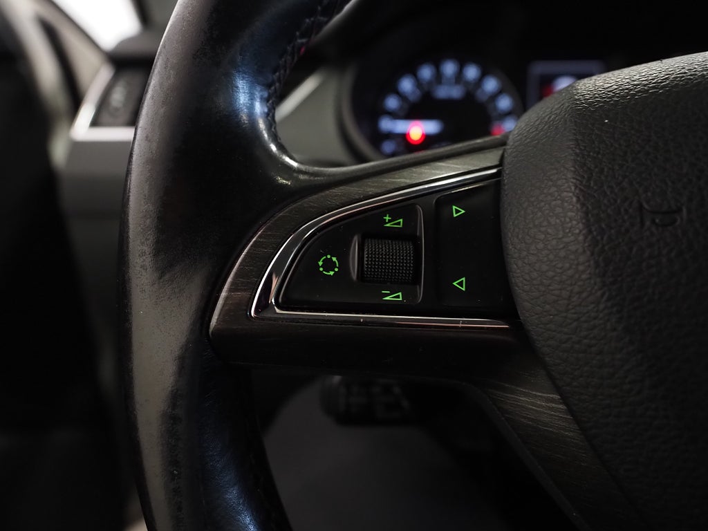 Skoda Octavia Scout 2.0 TDI 150hk 4x4 | Drag | D-värm | Navi |