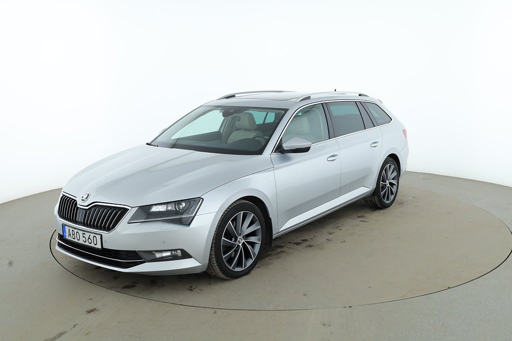 Skoda Superb 2.0 TDI L&K 4x4 / Canton, Värmare, Panorama
