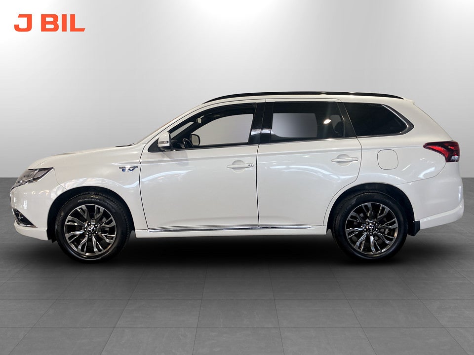 Bild på Mitsubishi Outlander S-Edition PHEV 203hk Aut 4WD TAKLUCKA B-KAMERA DRAG