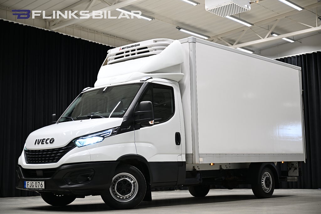 Iveco Daily 156HK Automat|LED|Volymskåp|Bakgavellyft|Sidodörr|Moms