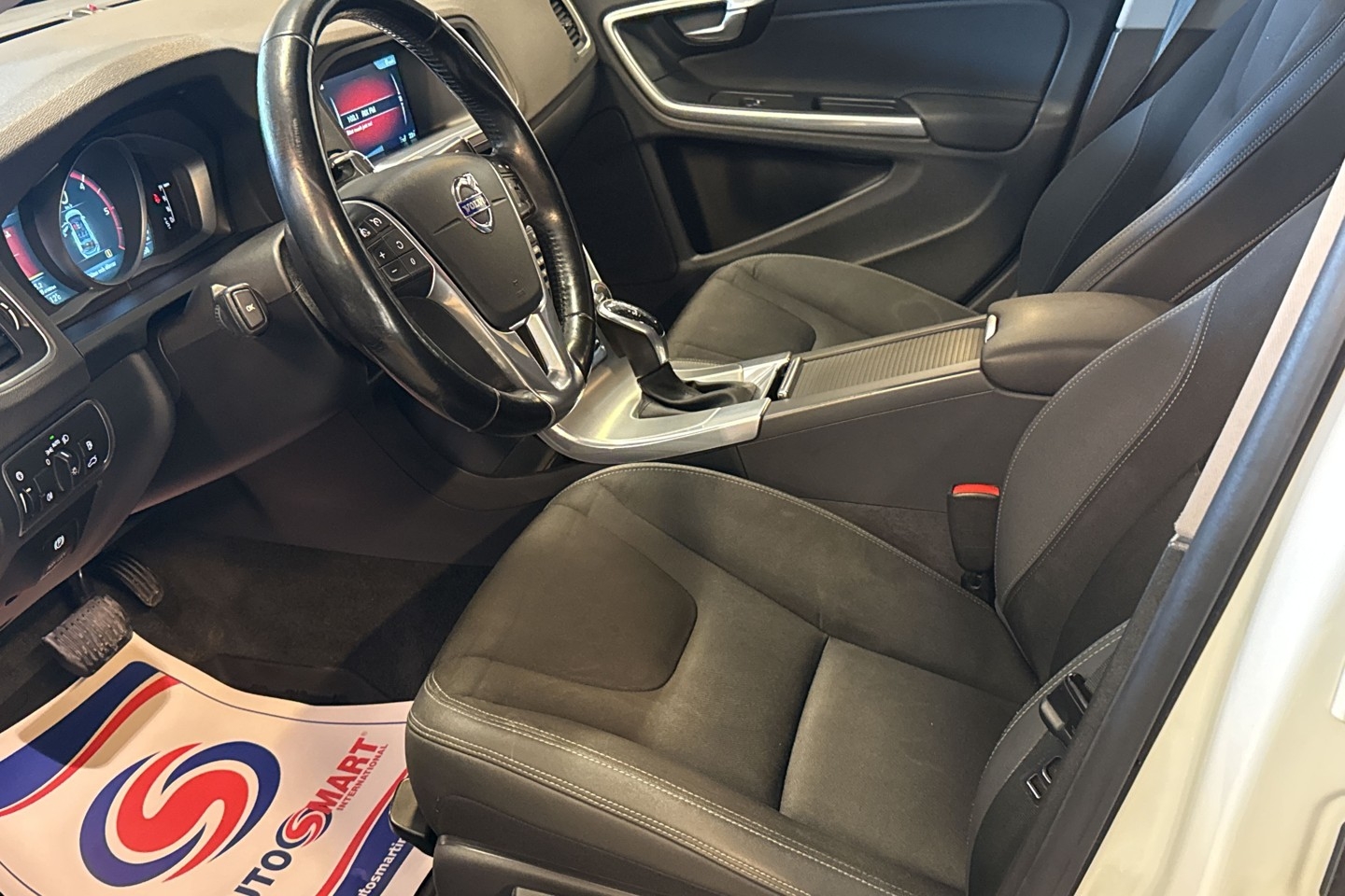 Volvo V60 D4, 181HK , Momentum 2015, bild 6/39