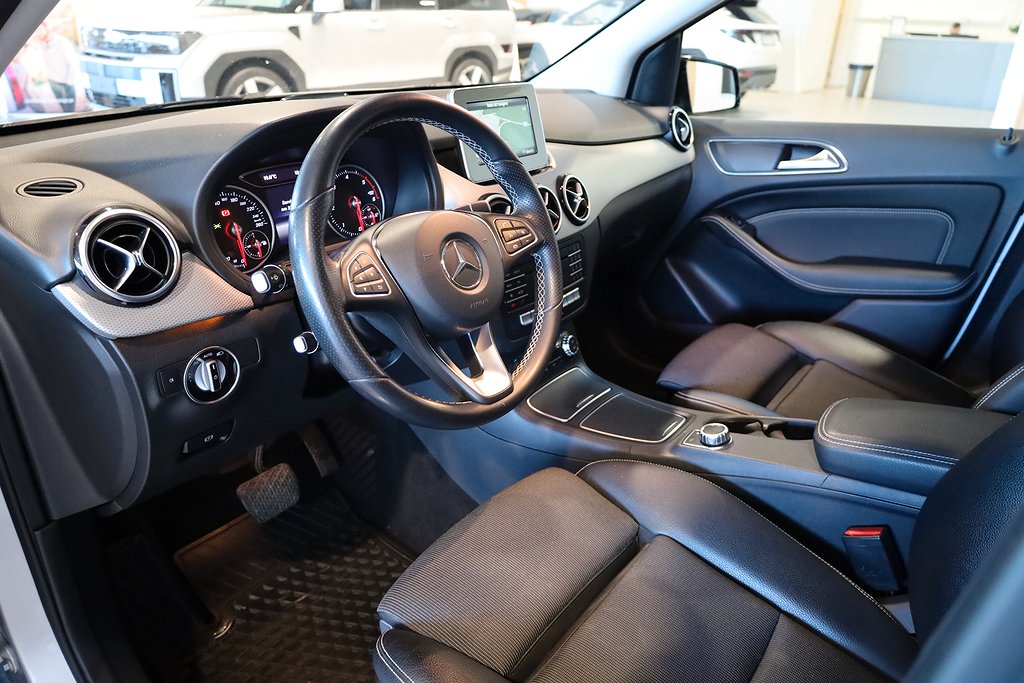 Mercedes-Benz B 180 d Aut Drag Navi Kamera M-värme Night-pkt 2018