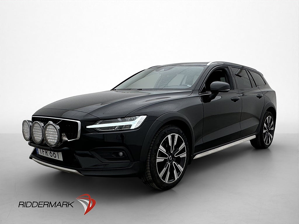 Volvo V60 Cross Country B4 AWD Pano Värmare H/K Drag Skinn