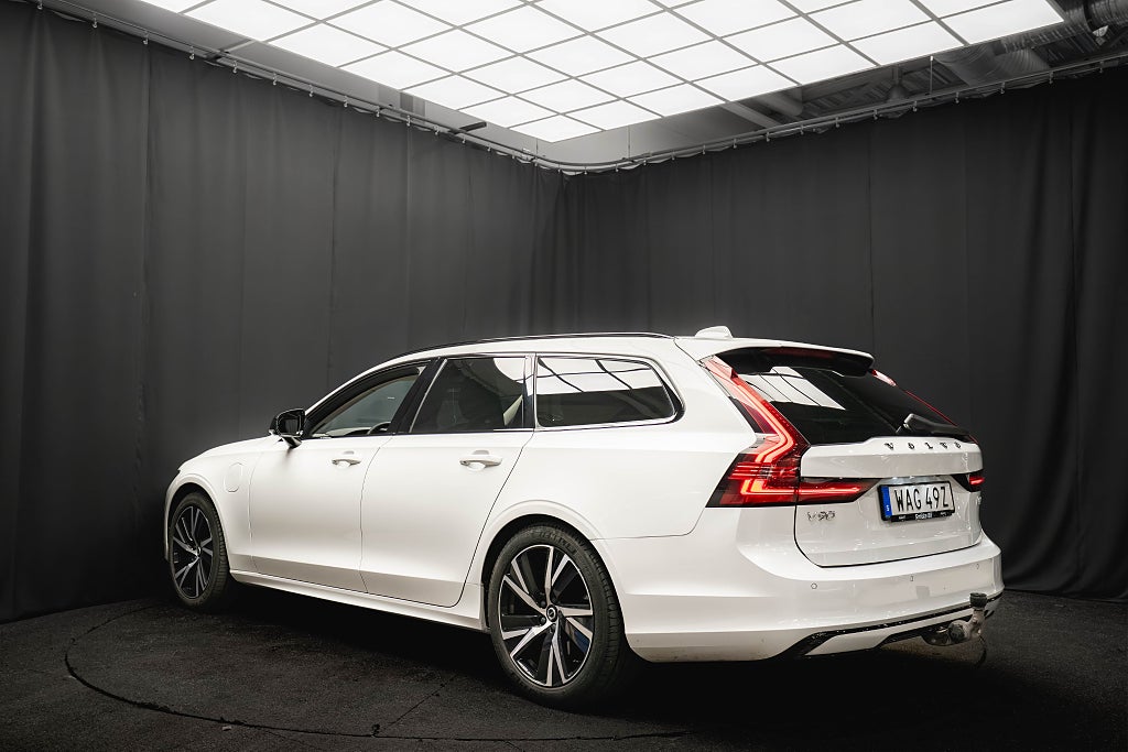 Volvo V90 Recharge II T6 AWD DARK LÄDER DRAG H/K ELSTOLAR 96%SoH