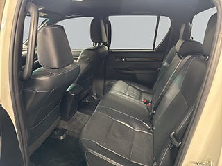 Toyota Hilux Dubbelhytt 2.4 AWD MOMS/Kamera/Drag/D&M-värmare/LEDramp