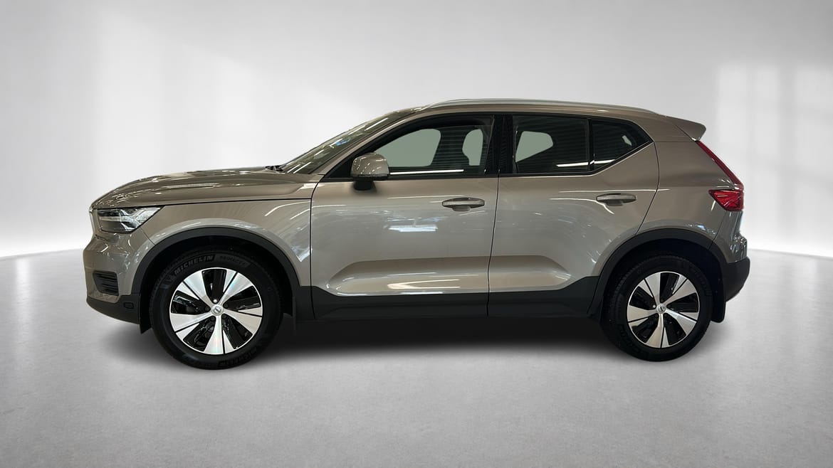 Volvo XC40 T2 FWD Momentum Advanced 2022, photo 3/10