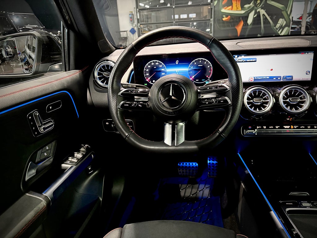 Mercedes-Benz GLB 200 AMG Premium 7sits Värmare Elstolar Drag - bild 14