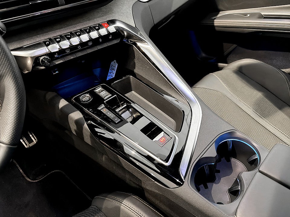 Bild på Peugeot 5008 GT 1.2 PT 130hk Aut 7-SITS B-KAMERA CARPLAY