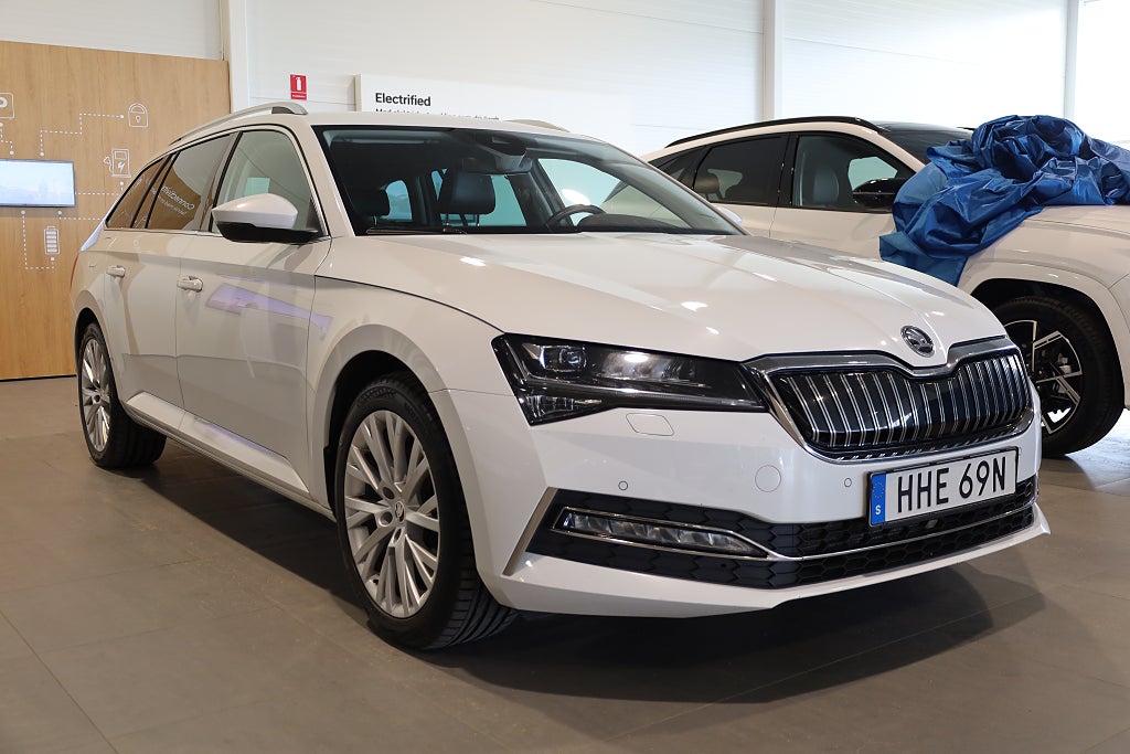 Skoda Superb iV Kombi 1.4 TSI iV Business Edition Drag Värmare 2022