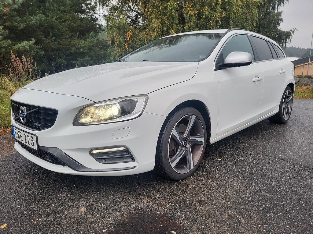 Volvo V60 R-Design D4 181Hk AWD VOC Navi Taklucka Sv-Såld 