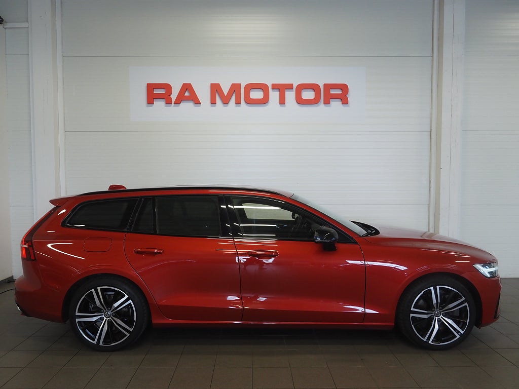 Volvo V60 Recharge T8 AWD Geartronic R-Design H/K 360° Drag Navi 2021
