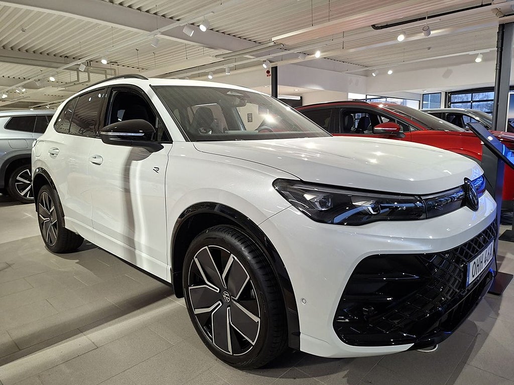 Volkswagen Tiguan eHybrid R-LINE 272HK DSG Drag Matrix Pano