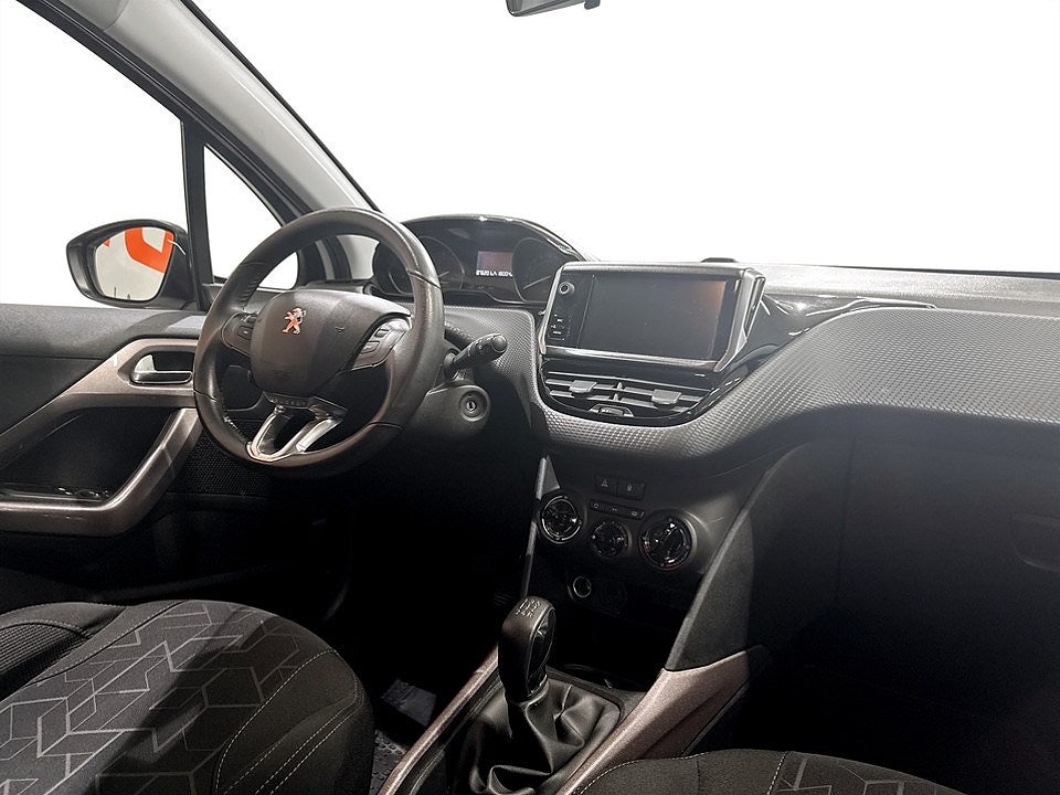 Bild på Peugeot 2008 Active 1.2 PT 110hk - FARTHÅLLARE, LÅG SKATT!