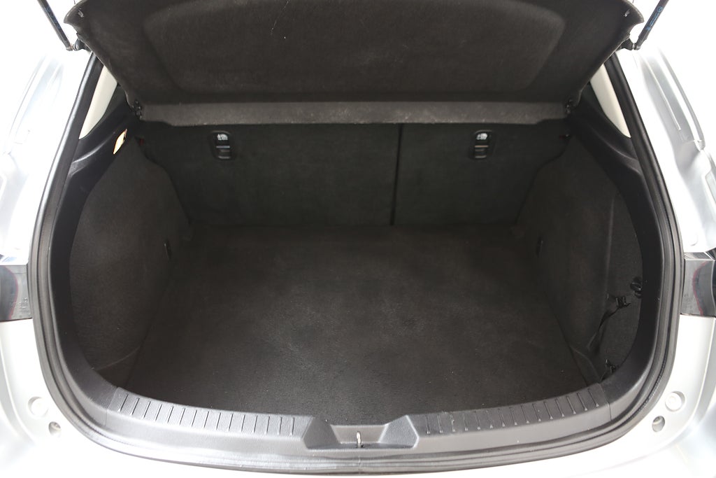 Mazda 3 Sport 2,0 SKYACTIV-G 120hk Vision Navi P-sensorer 2016