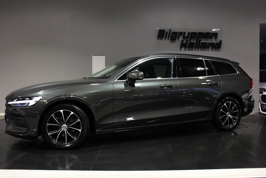 Volvo V60 B4 Momentum Navi Apple Carplay B-kam Pdc Värm Led Drag