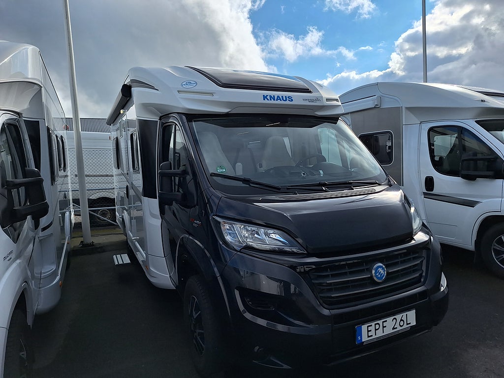 Knaus Skywave Black Selection 650 MF Dubbelbädd, Solcell