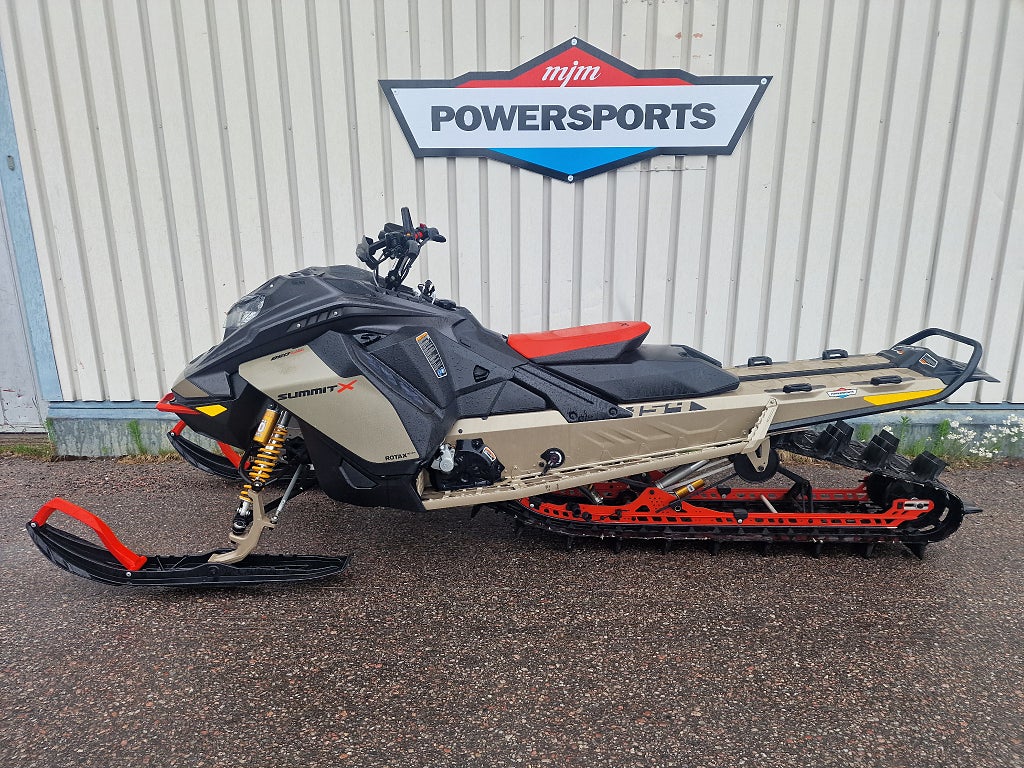 Ski-Doo Summit 154" 850 Turbo  Endast 69 mil! Öhlins runtom