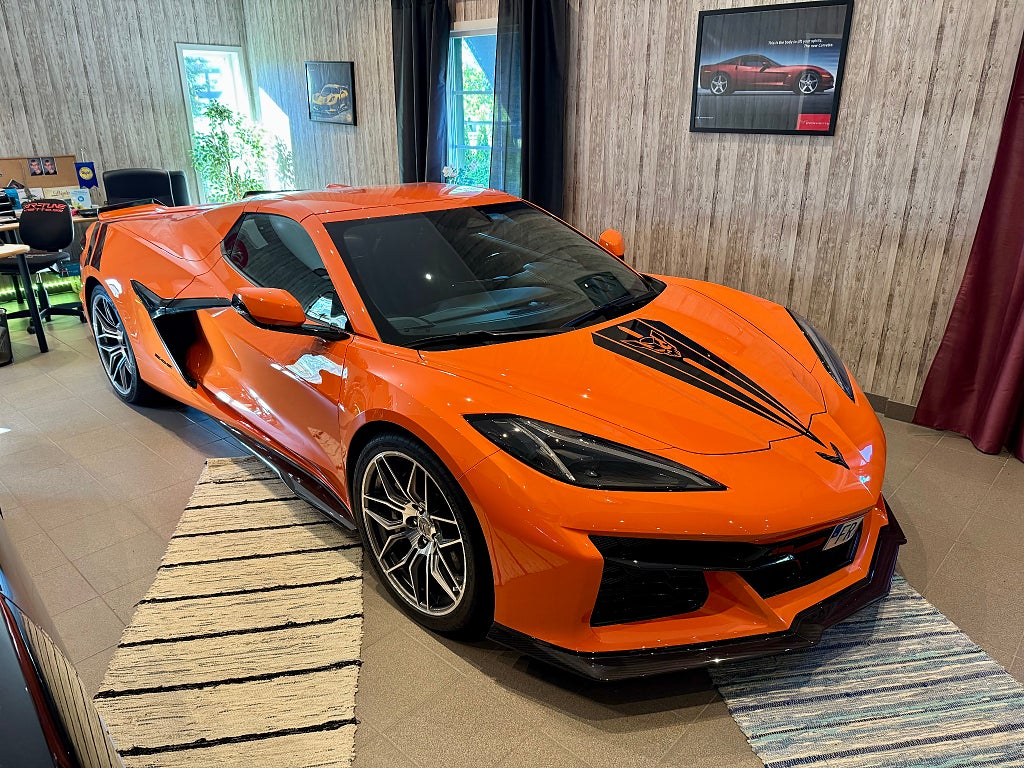 Chevrolet Corvette C8 Z06 Cab 679hk  keramiska bromsar Svensksåld Ny Bil